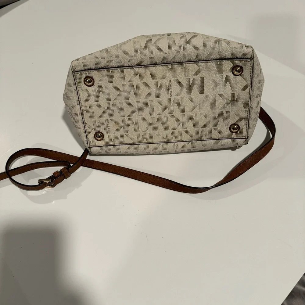 Micheal Kors Logo Hand Bag With Crossbody Strap
